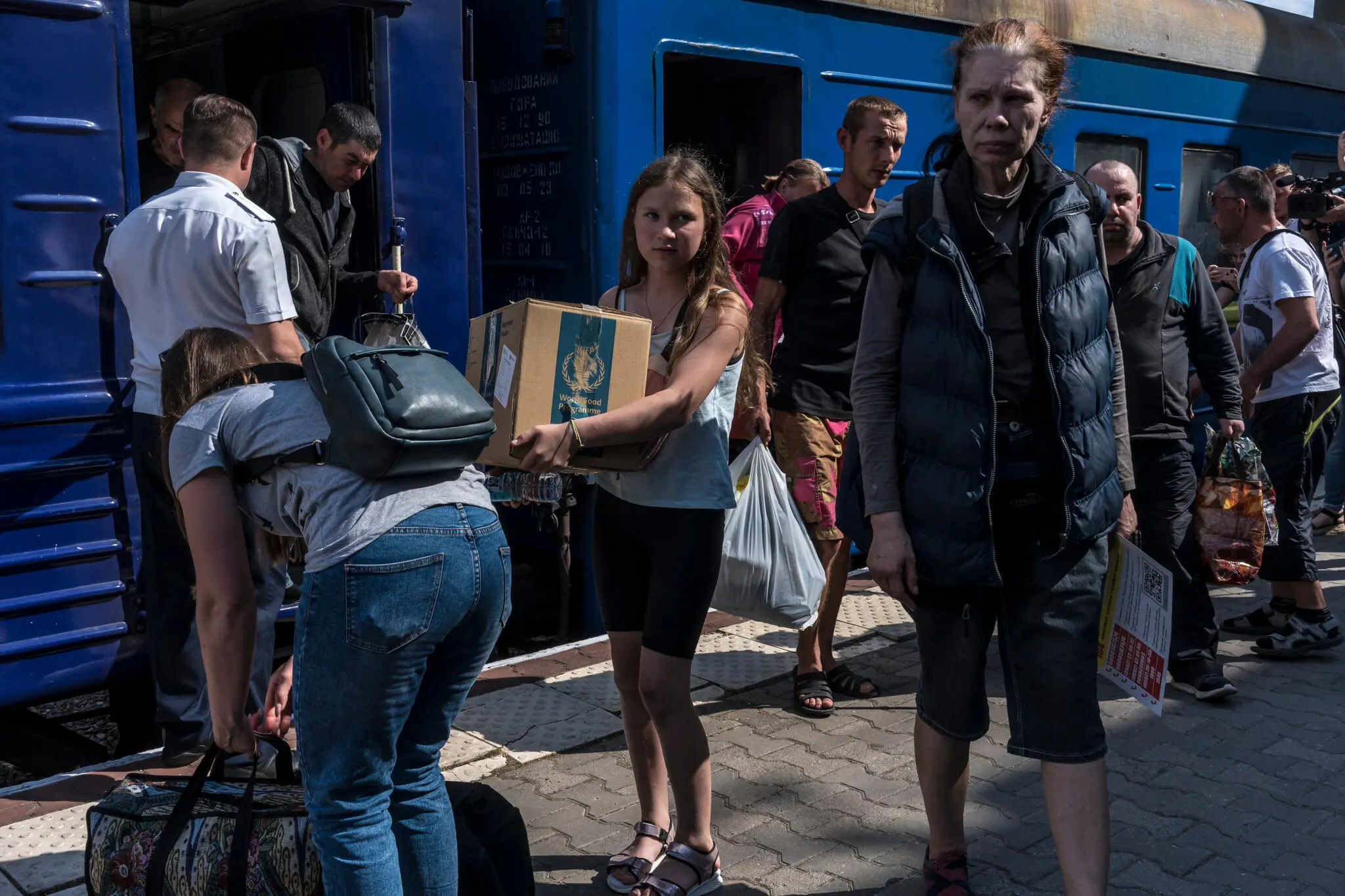 На Дніпропетровщині дітей масово вивозять із небезпечної зони: оголошено нову евакуацію